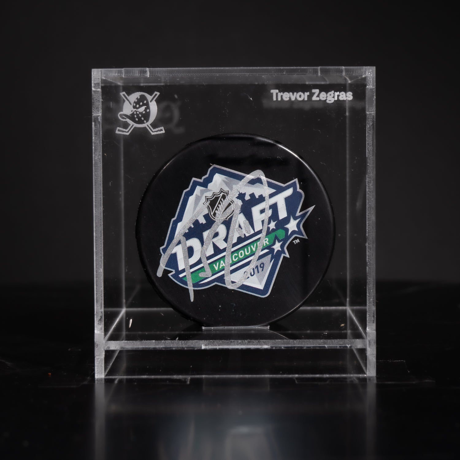 Puck Firmado Trevor Zegras- Anaheim Ducks